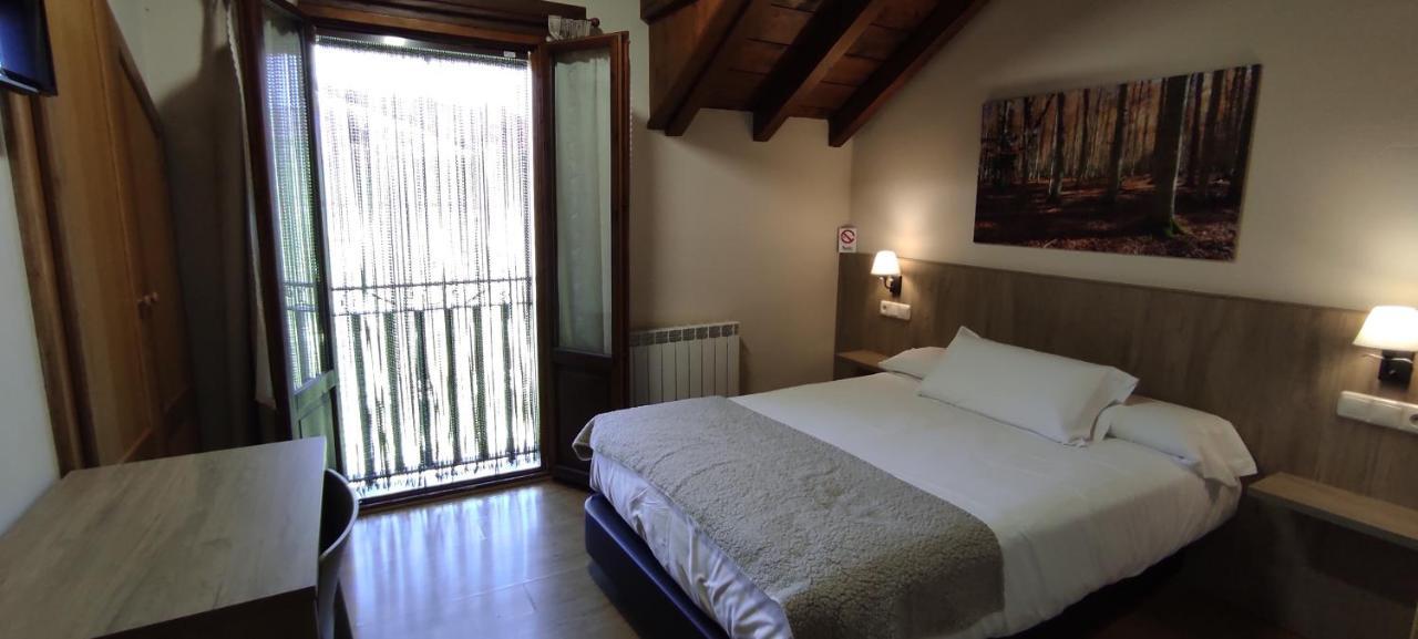 Hostal Mendilatz Орбайсета Экстерьер фото